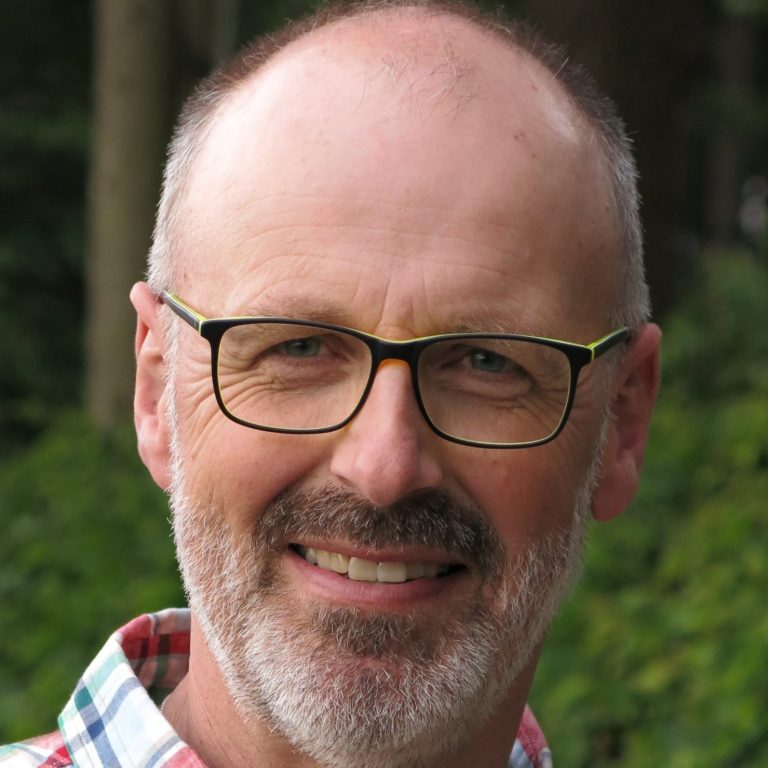 Buchrezension von Peter Wohlleben "Das Geheimnis Ihres charismatischen Auftritts" Peter Wohlleben empfiehlt Claudia Marbachs Buch "Das Geheimnis Ihres charismatischen Auftritts"